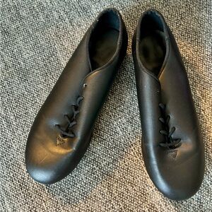 Black So Danca tap shoes